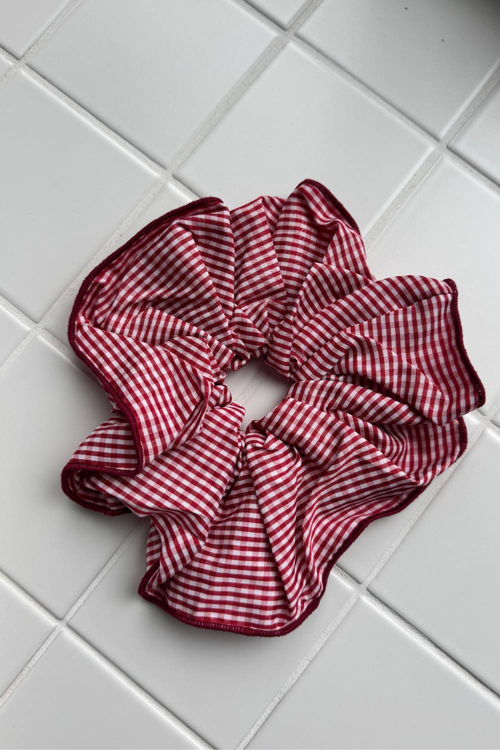 GINGHAM SCRUNCHIE | RED
