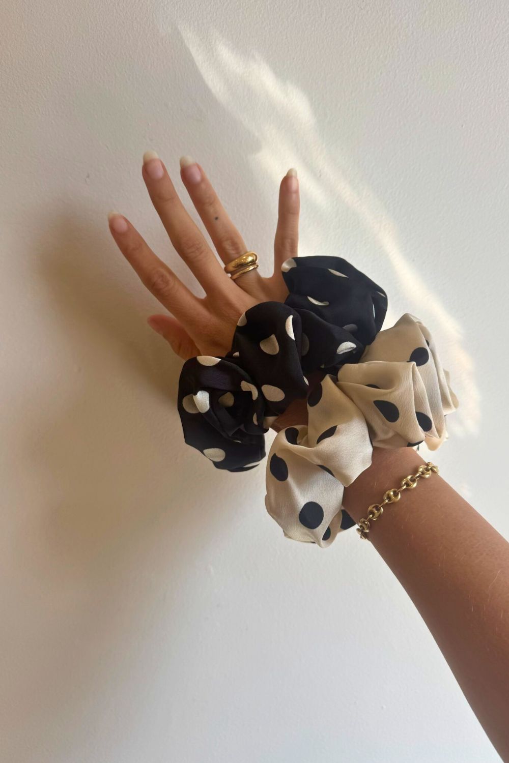 POLKA DOT SCRUNCHIE
