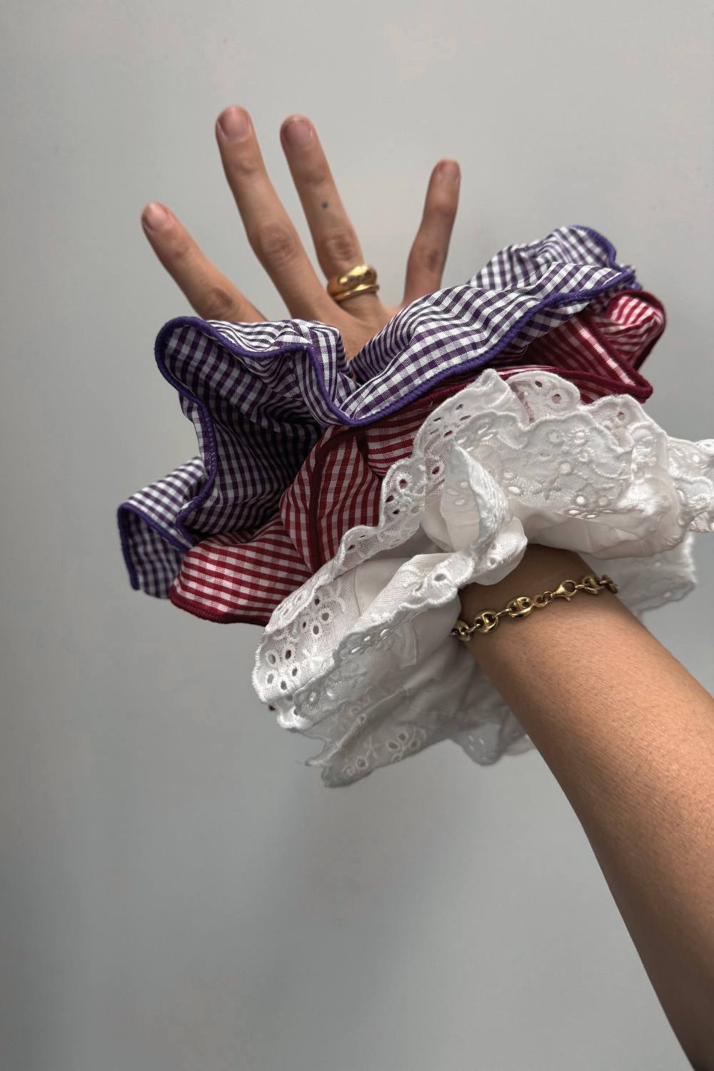 GINGHAM SCRUNCHIE | RED