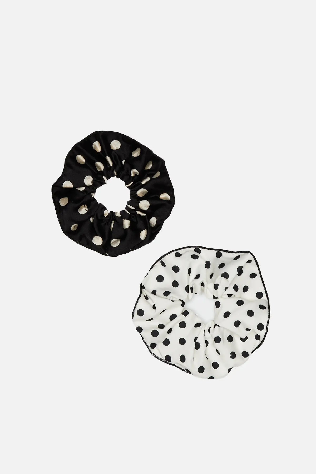 POLKA DOT SCRUNCHIE